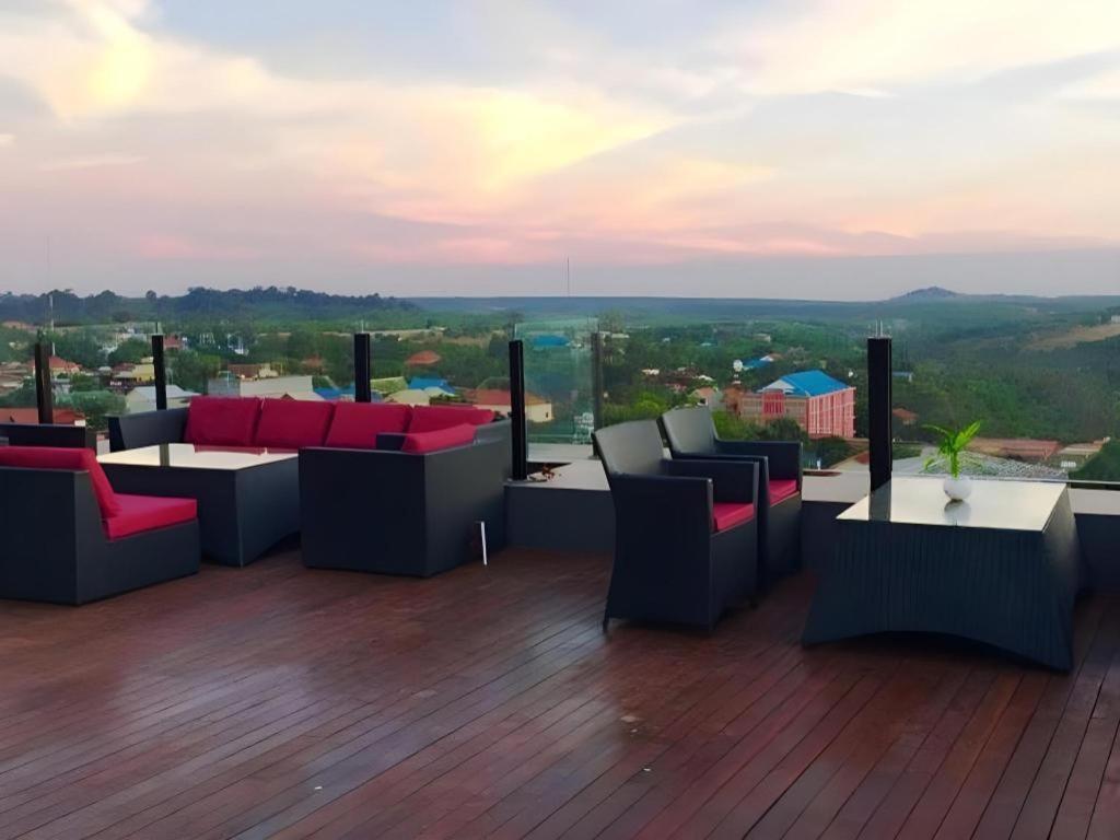 Yeak Loam Hotel Banlung Kültér fotó