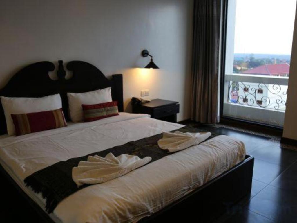 Yeak Loam Hotel Banlung Kültér fotó