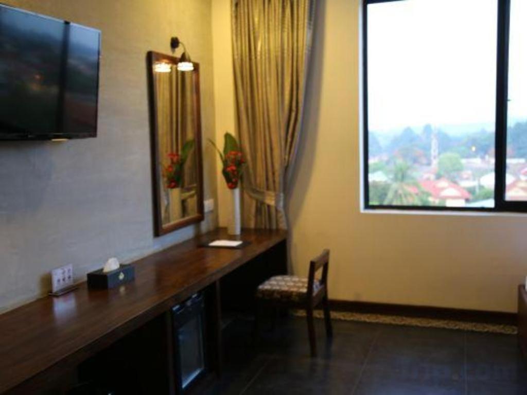 Yeak Loam Hotel Banlung Kültér fotó